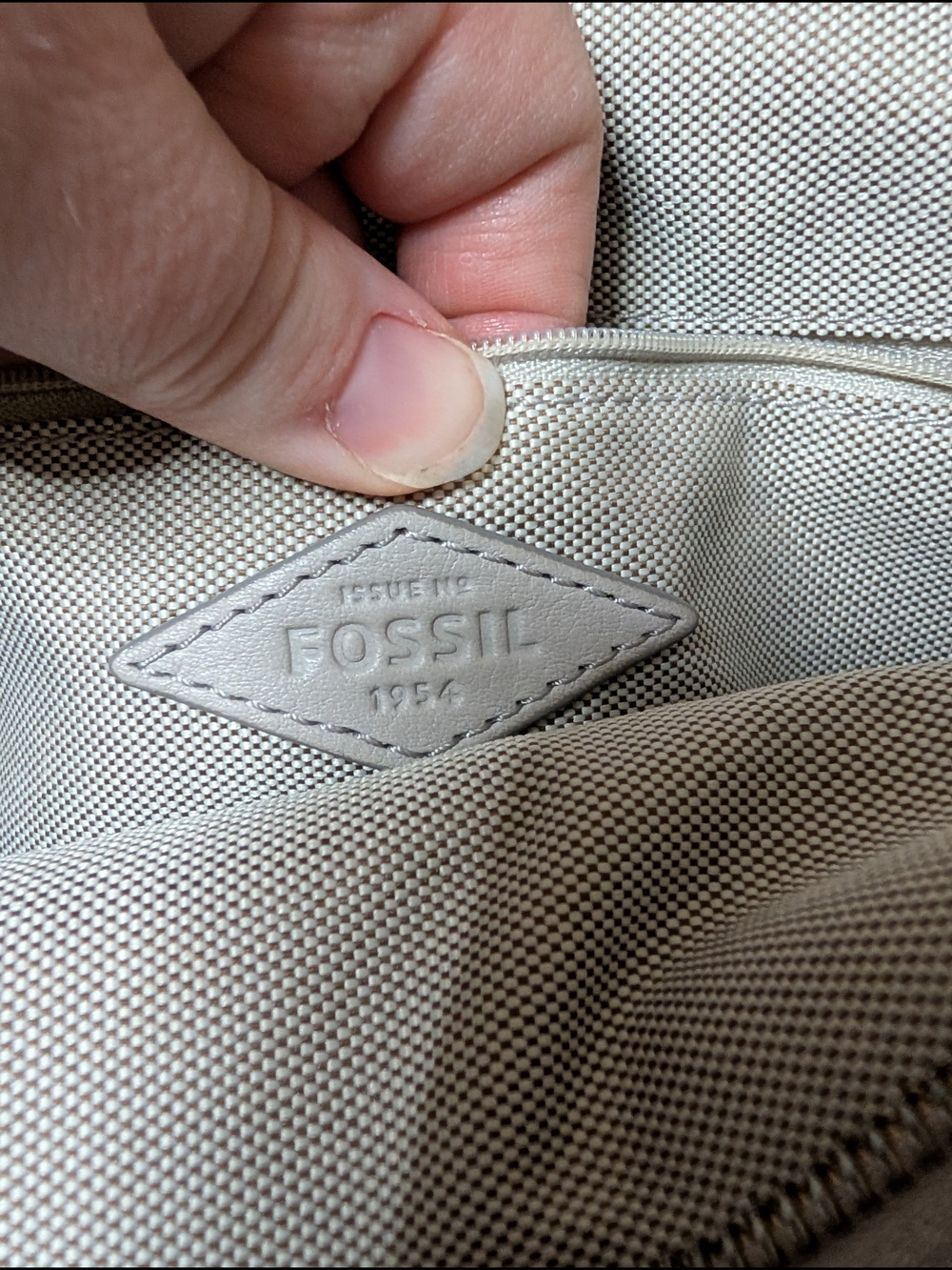 Fossil NEVER USED Women's Light Gray Leather Crossbody Bag - Picture 9 of 14